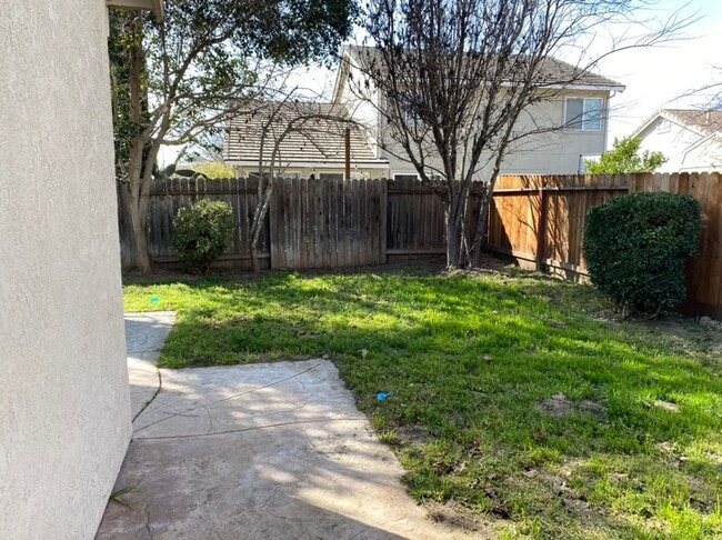 Building Photo - 6 bedroom in Manteca!