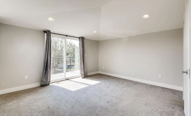 Building Photo - 1334 Osceola St