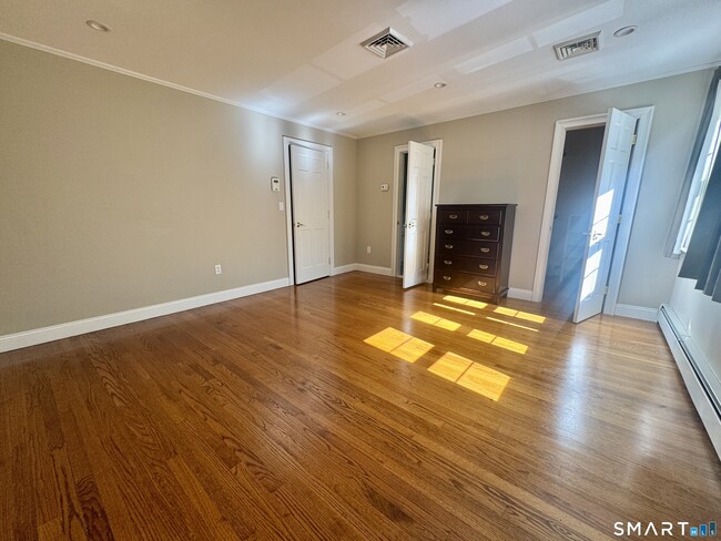 Building Photo - 317 Weeping Willow Ln