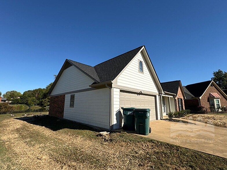 Building Photo - 316 Sparky Cove