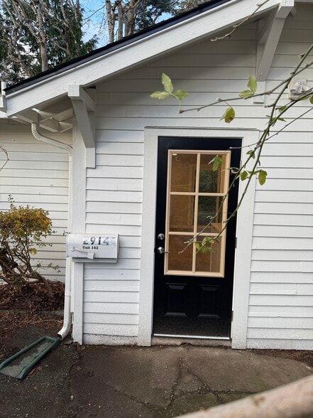 Front entrance - 2914 Ellis St