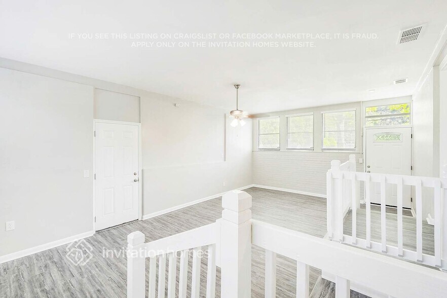 Building Photo - 2459 Mercer Cir S