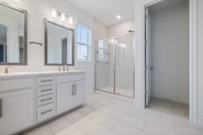 Building Photo - Estancia 3-Bed Retreat in Wesley Chapel wi...