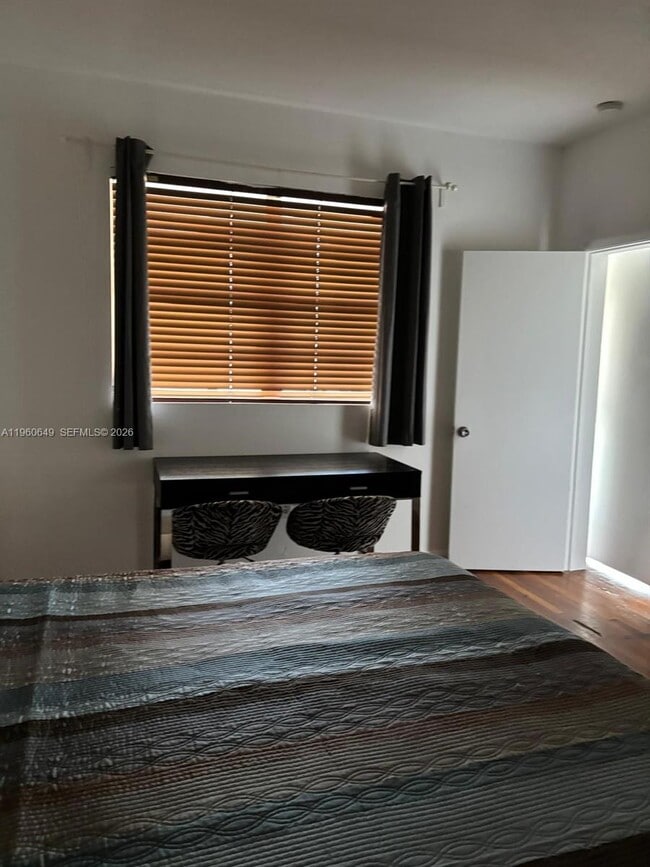 Building Photo - 6881 Bay Dr