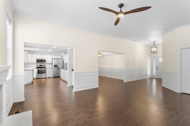 Building Photo - 8290 N Uplands Dr