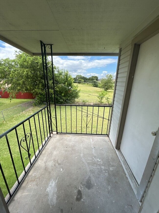 Building Photo - 4804 Cedarhill Cir