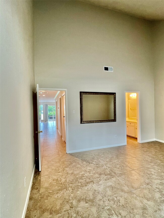 Building Photo - 21 April Hill