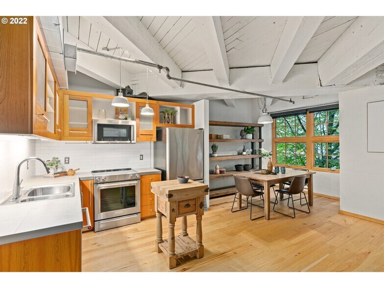 Building Photo - 1420 NW Lovejoy St