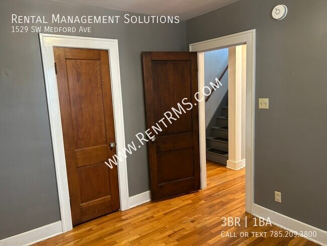 Building Photo - 1529 SW Medford Ave