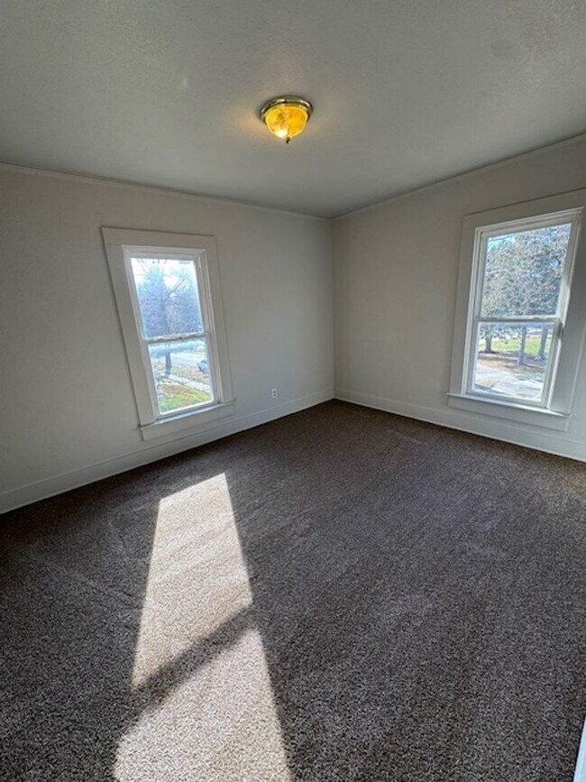 Building Photo - 2813 Hoagland Ave