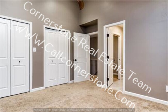 Building Photo - 667 Shooks Ln