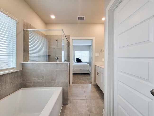 Building Photo - 8401 Hazel River Dr