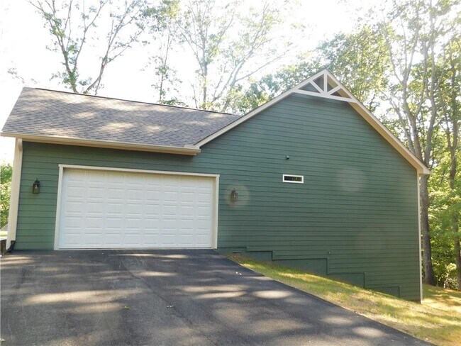 Building Photo - 340 Harmony Dr