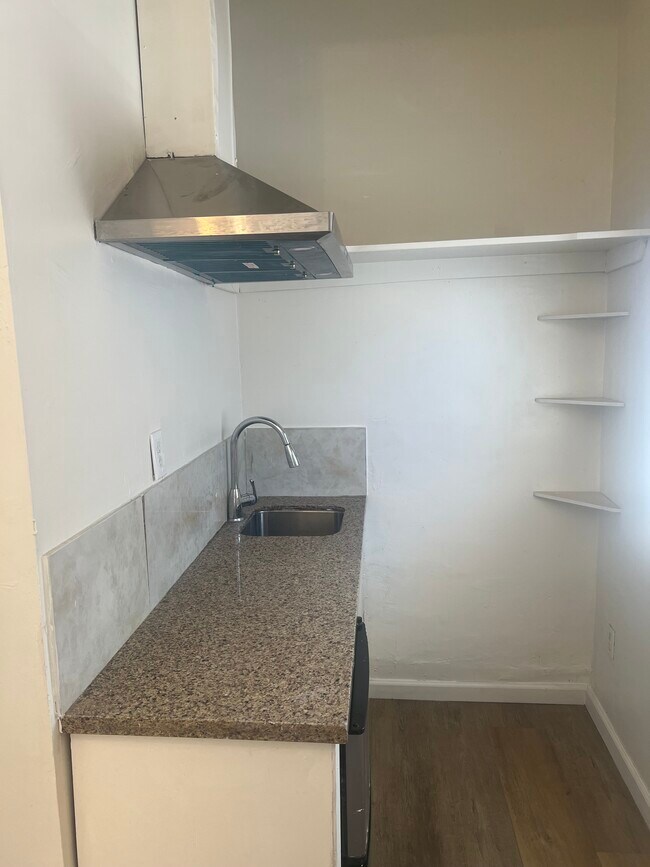 Building Photo - 3853 Bentley Ave