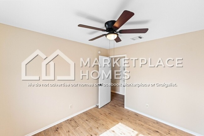 Building Photo - 1804 Easton Dr