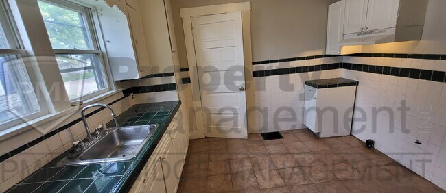 Building Photo - 3 Bedroom Home with 2 Car Garage