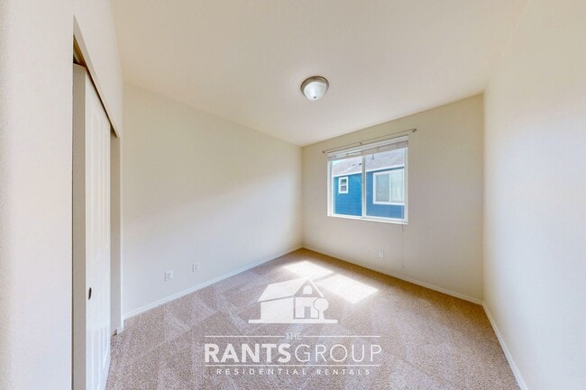 Building Photo - Spacious Summerwalk Home: 4 Bed + Den, Pri...