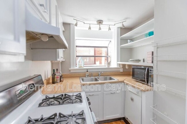 Building Photo - 2053 Alfred Ave