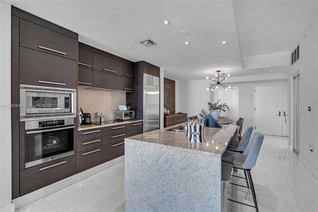 Building Photo - 900 Biscayne Blvd