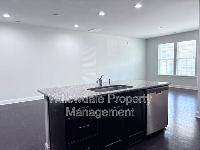 Building Photo - 1112 Lakebrink Dr