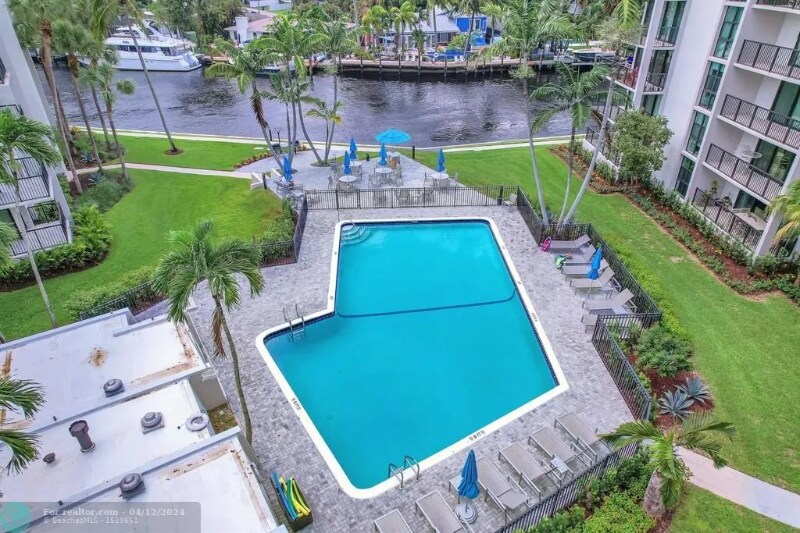 Building Photo - 900 River Reach Dr