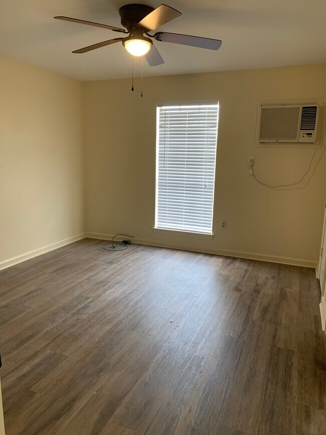 Bedroom - College Apartments