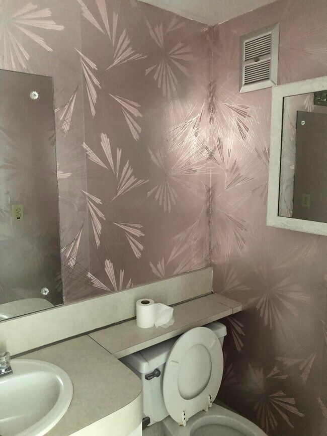 Building Photo - 227 Norwich J