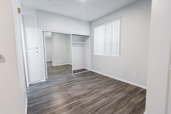 Interior Photo - 114 North Doheny Drive