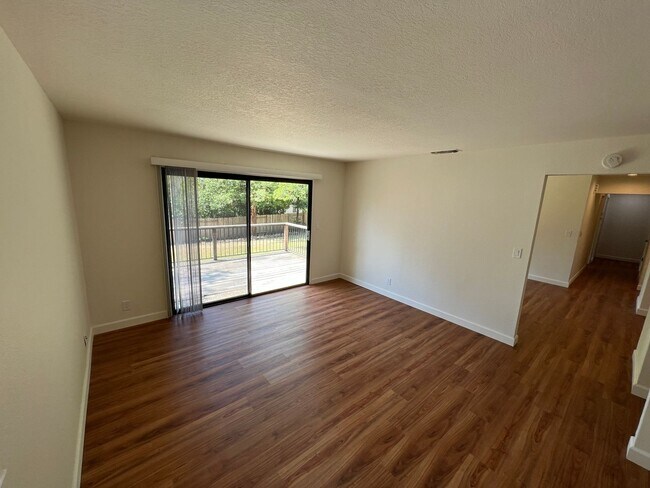 Building Photo - 8654 Thelen Ct