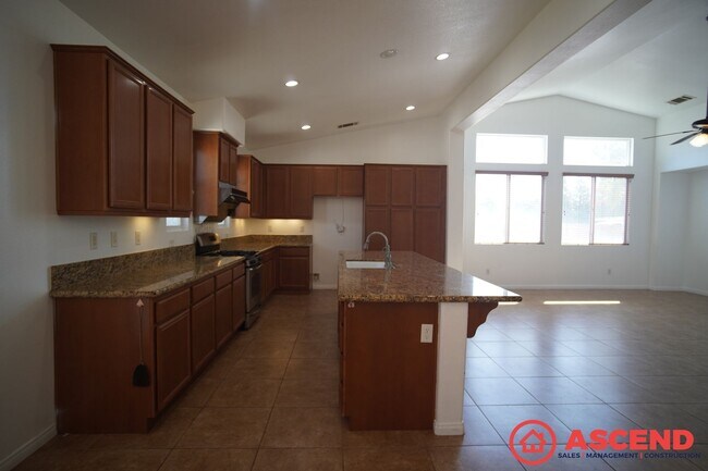 Building Photo - Beautiful 4 Bedroom in Southwest!