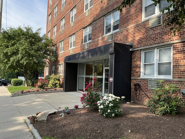 Primary Photo - 140 Grove St