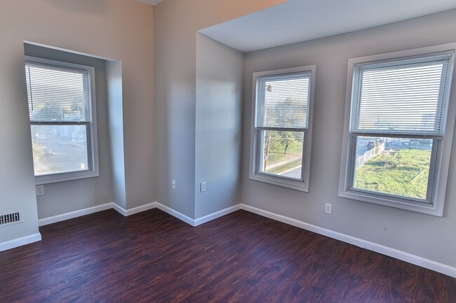 Building Photo - 1540 N 5th St