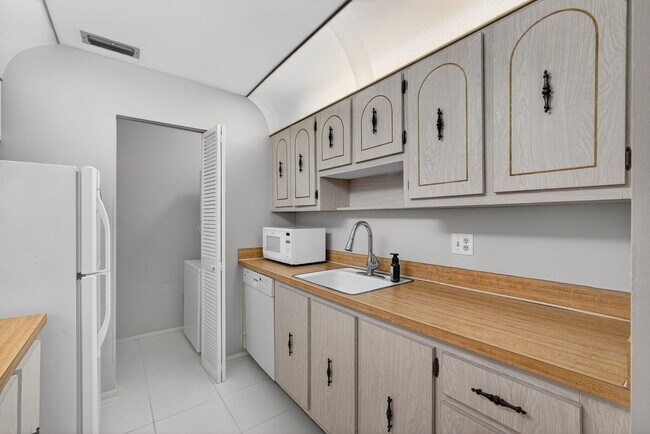 Building Photo - 12416 FL A1AAlt