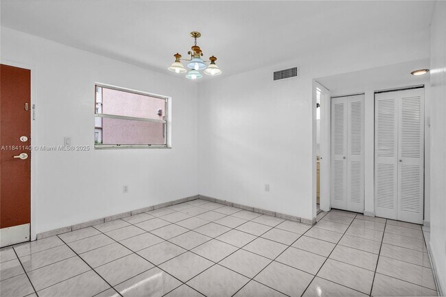 Building Photo - 325 NW 72nd Ave