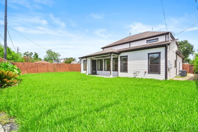 Building Photo - Timeless Elegance in Oak Forest: A Stylish...
