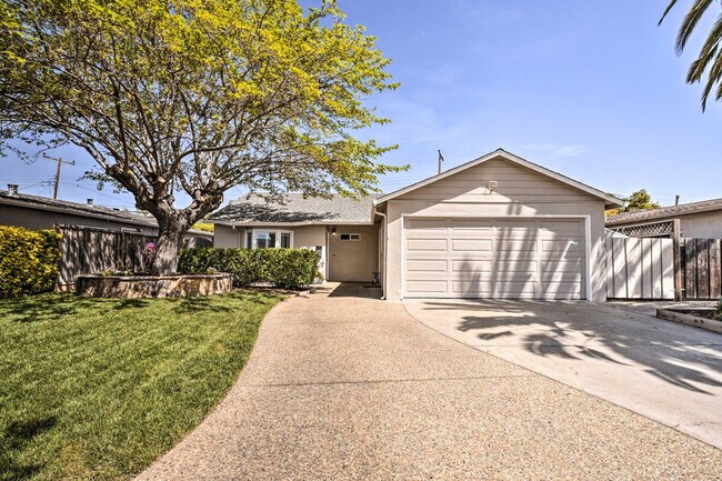 Building Photo - 3096 Dovela Way