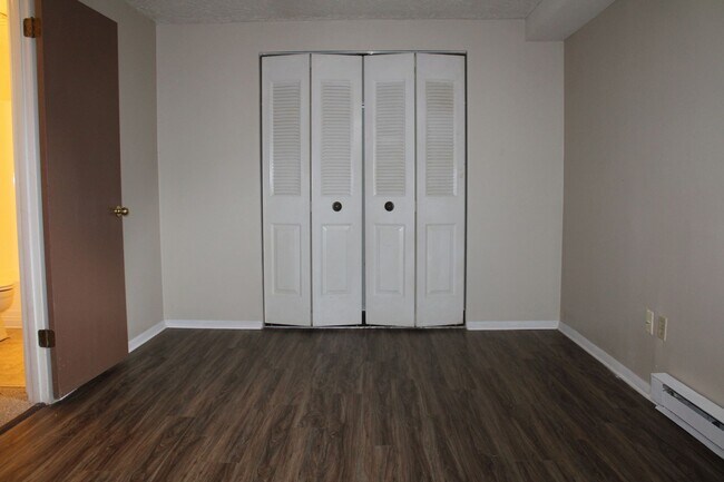 Building Photo - 1st Floor Apartment