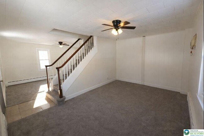 Building Photo - 221 Oak St