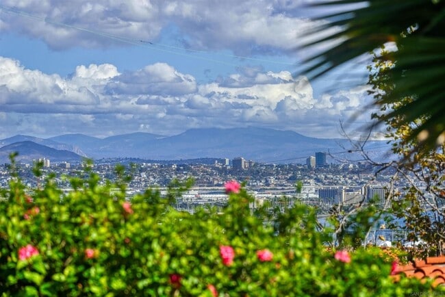 Building Photo - 3125 Qualtrough St