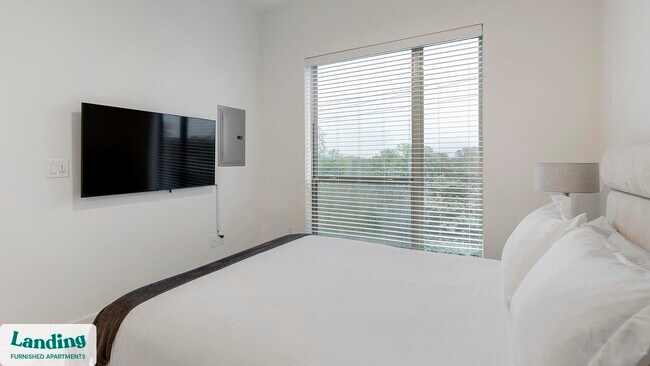 Building Photo - 650 E Sycamore St