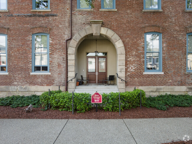 Building Photo - Bayard School Lofts