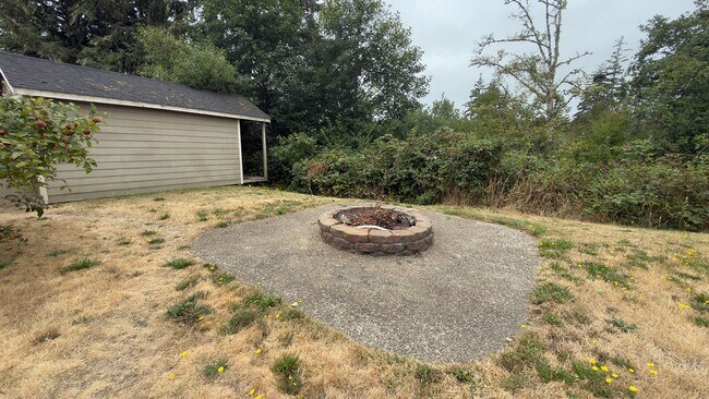 Building Photo - 355 SW Kalmia Ave