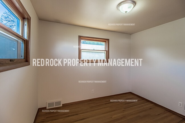 Building Photo - 416 N Bannen Rd