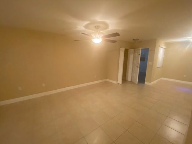 Building Photo - 2861 N Oakland Forest Dr