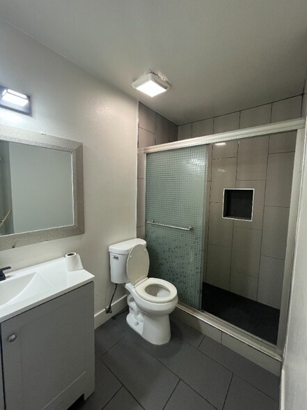 Building Photo - 114 Damsen Dr