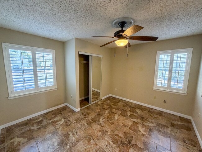 Building Photo - Windsor Park #311