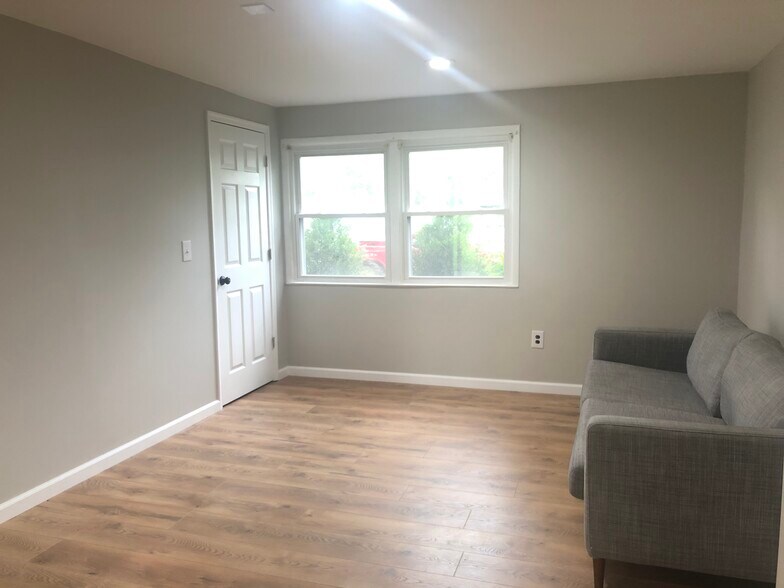 Building Photo - 13711 Pennsboro Dr