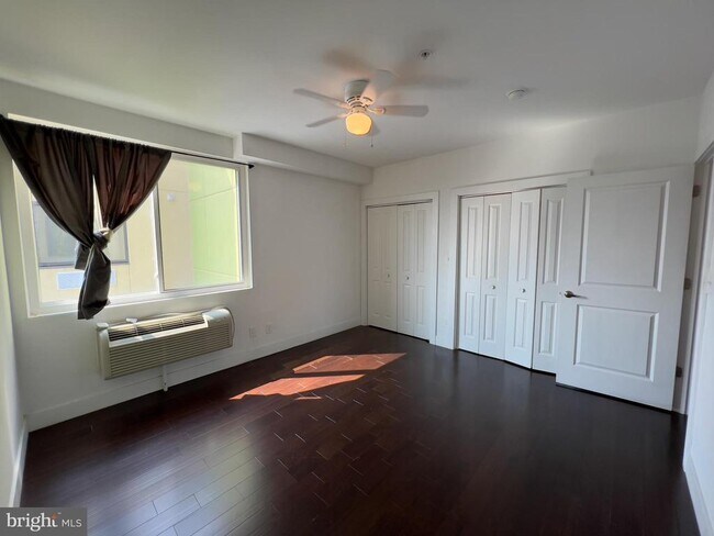 Building Photo - 1637 Poplar St