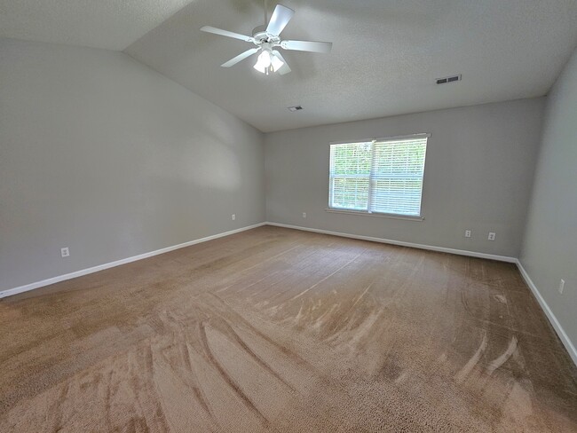 Building Photo - 35 Waukegan Way