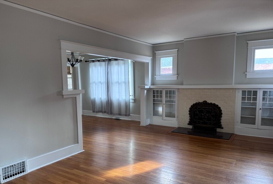 Living room with built-ins - 2270 Holly St